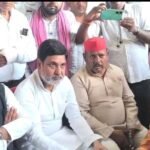 पीड़ित परिवार से मिले सपा पदाधिकारी, एक करोड़ मुआवजा और सरकारी नौकरी की उठी मांग