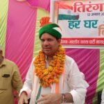 खीरो ब्लॉक मुख्यालय से भव्य तिरंगा यात्रा, पूर्व सैनिकों का सम्मानडीजे की देशभक्ति धुनों पर थिरके युवा, दो हजार हाथों में लहराया तिरंगा
