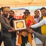 क्रिकेट टूर्नामेंट में हास्य कलाकार अन्नू अवस्थी की धमाकेदार एंट्री, कमेंट्री से गूंजा मैदान